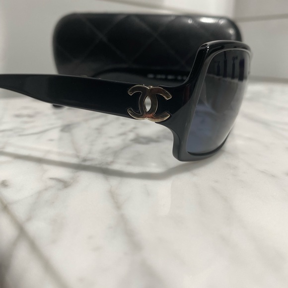 Authentic Chanel black square sunglasses - Picture 3 of 8